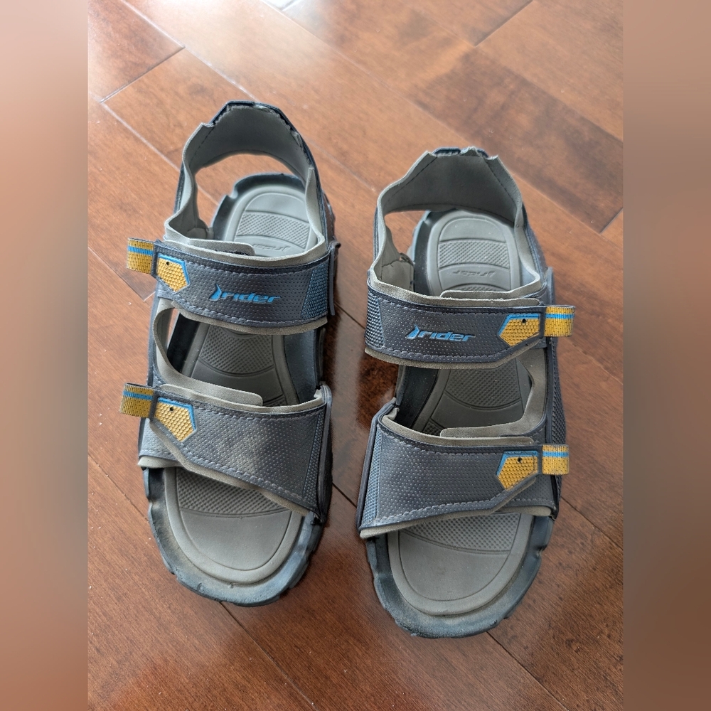 Riders by Lee Kids Sandals